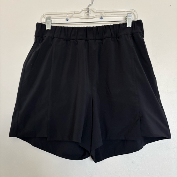 ADAY At Your Peak Shorts Size Medium Black Recycled Stretch Crepe Casual Active - Picture 1 of 11